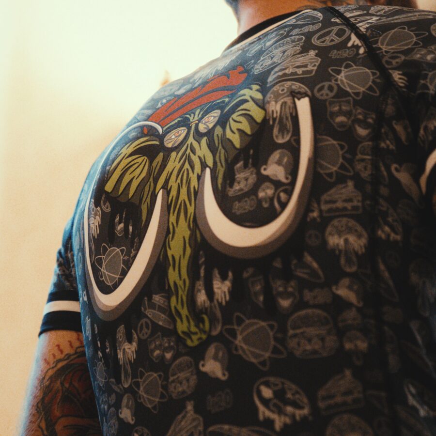 BLACK/GREY MAMMOTH RASHGUARD